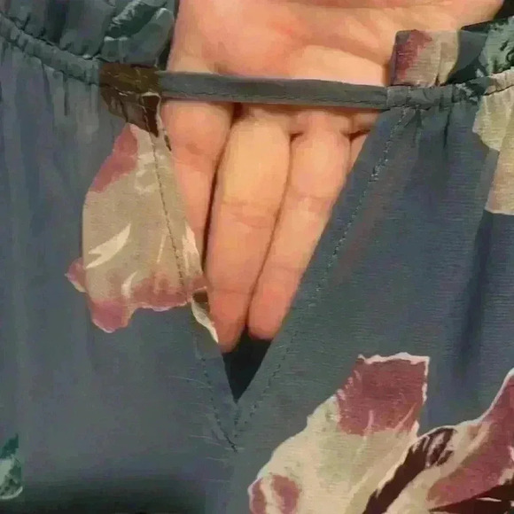 Hayden size L Flowy Sheer Cold Shoulder top w Adjustable Straps floral - Picture 6 of 9